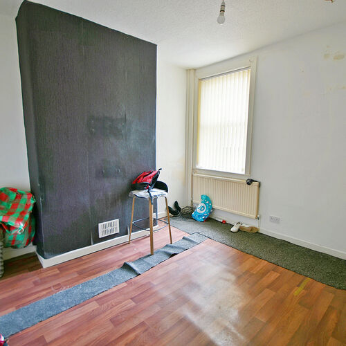 3 Bed Mid-Terrace For Rent