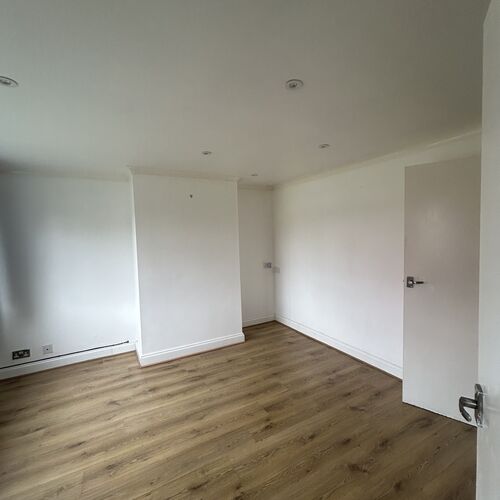 WEST BLETCHLEY - 2 BEDROOM HOUSE with GARDEN