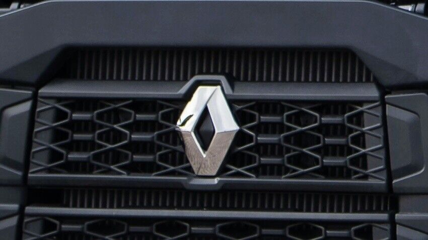 Renault emblem on the front of a truck.