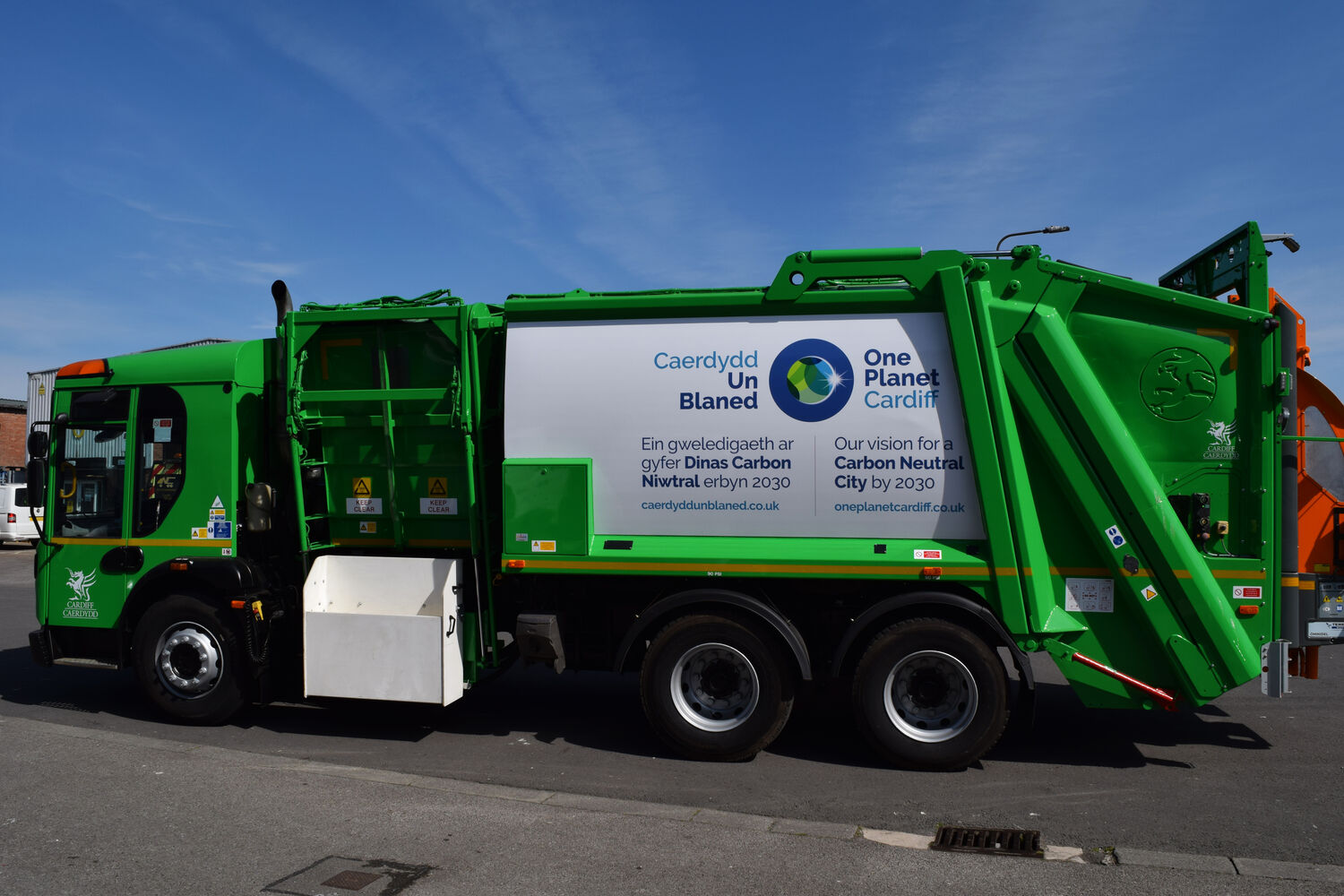Cardiff City Council - Dennis Electrical Refuse Truck