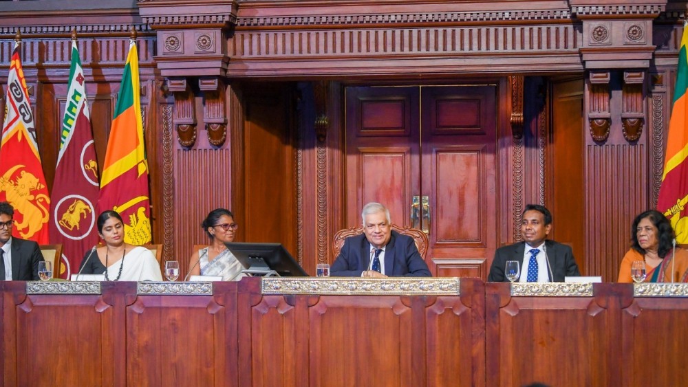 எந்தவொரு வேட்பாளரும் நிறைவேற்று அதிகாரத்தை இரத்துச் செய்வதாக கூறவில்லை