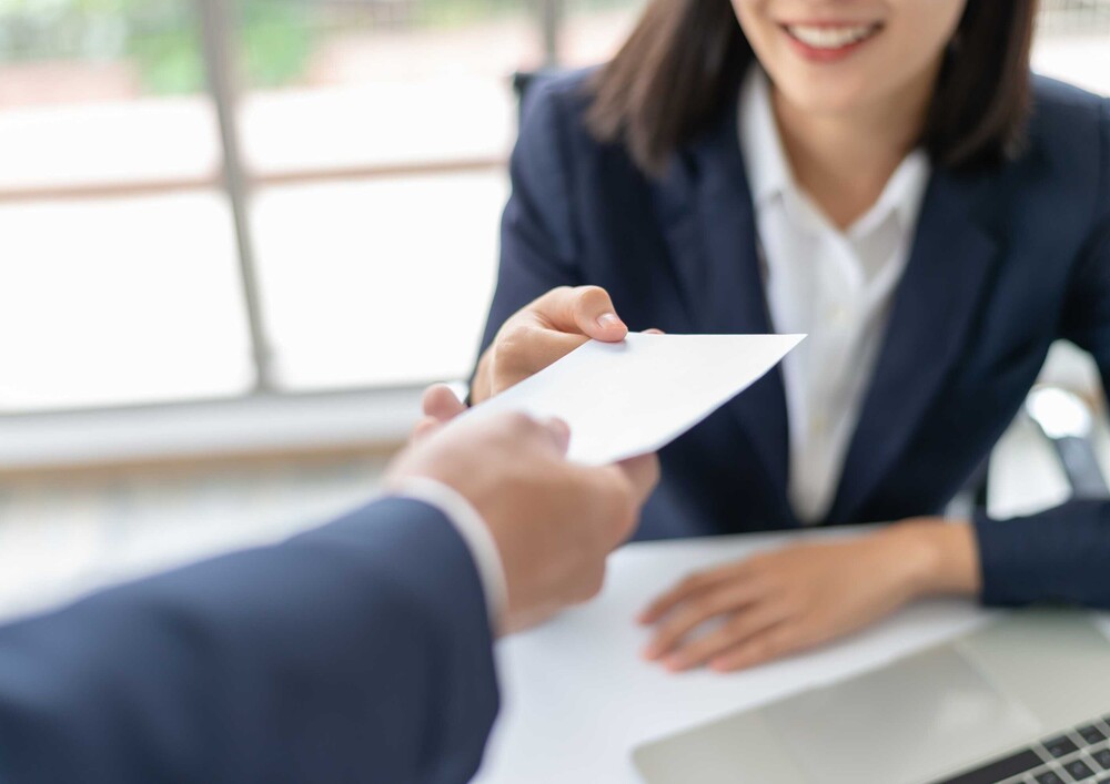 The Transparency Debate: Pros and Cons of Disclosing Salary Ranges in IT Recruitment