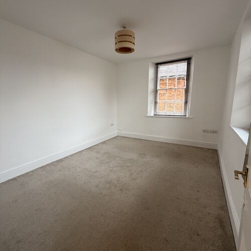 OLD WOLVERTON - 3 BEDROOM BARN CONVERSION