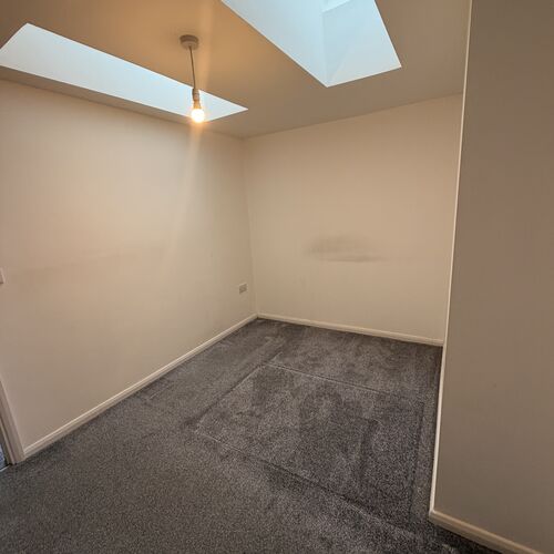 QUEENSWAY, BLETCHLEY - 1 BEDROOM