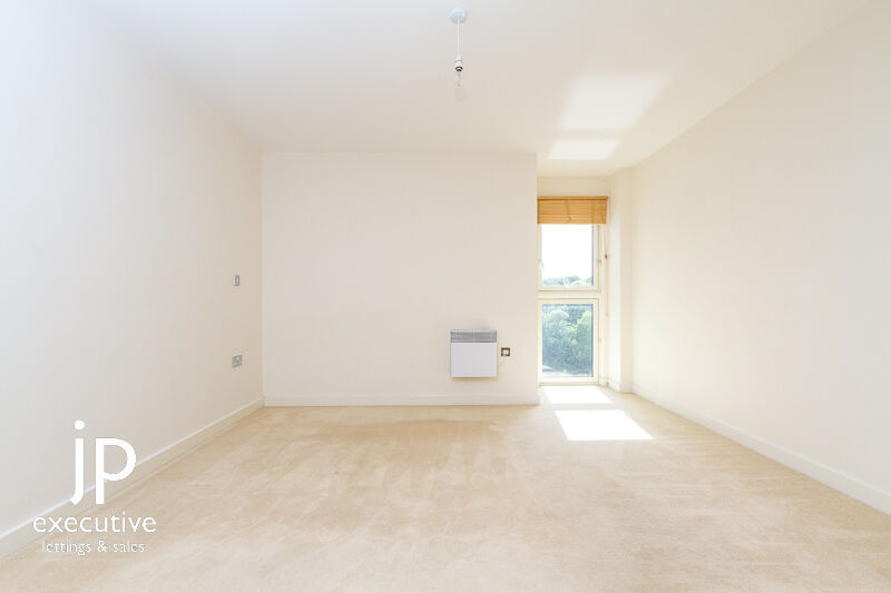 ROMA HOUSE VICTORIA WHARF CARDIFF BAY UNFURNISHED THREE BEDROOM APARTMENT WITH WATER VIEWS.
