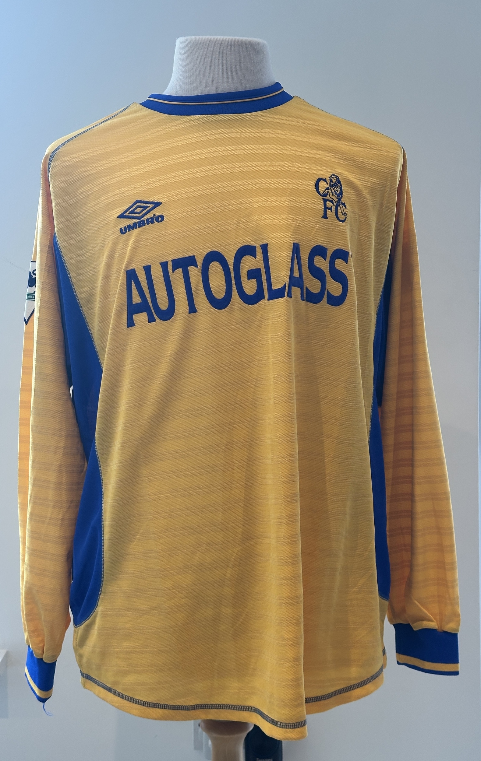Jimmy Floyd Hasselbaink hand signed Chelsea Away Shirt | Mementos