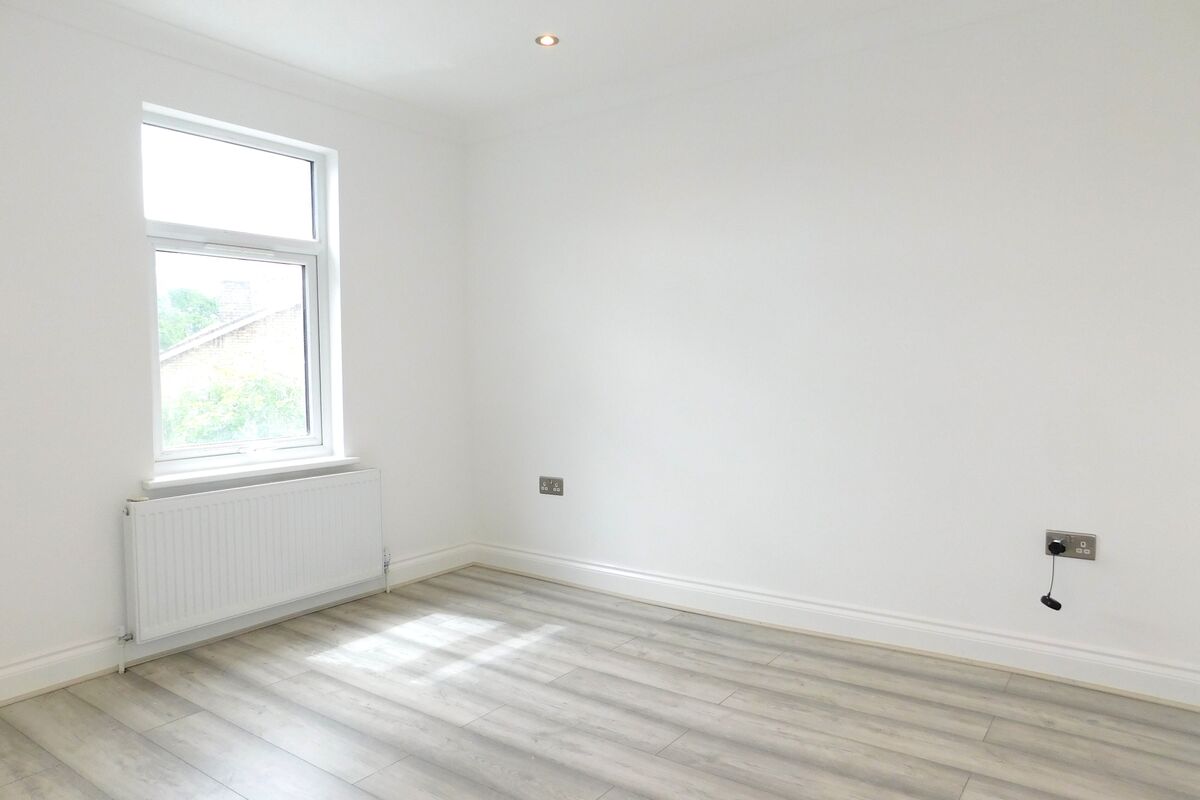 Brook Road South, Brentford