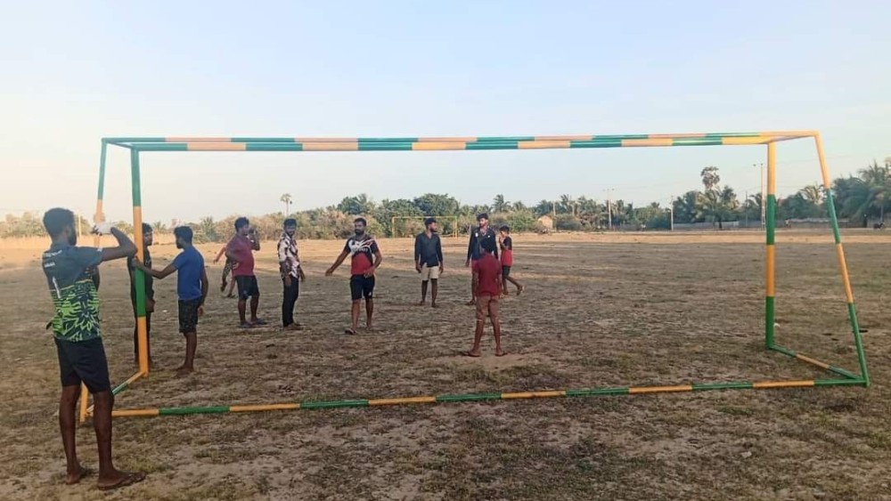 வெள்ளி நிலா விளையாட்டு கழகத்திற்கு  சிவஞானம் சிறீதரன் நிதியுதவி