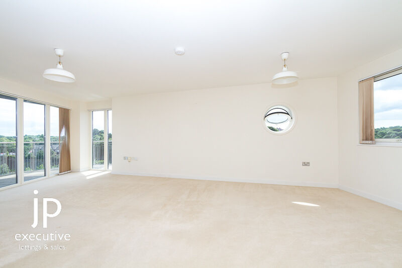ROMA HOUSE VICTORIA WHARF CARDIFF BAY UNFURNISHED THREE BEDROOM APARTMENT WITH WATER VIEWS.