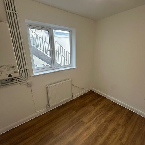 2 Bedroom Flat To Let with Parking
