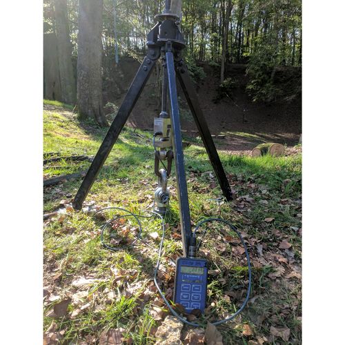 Secure fixing for climbing towers