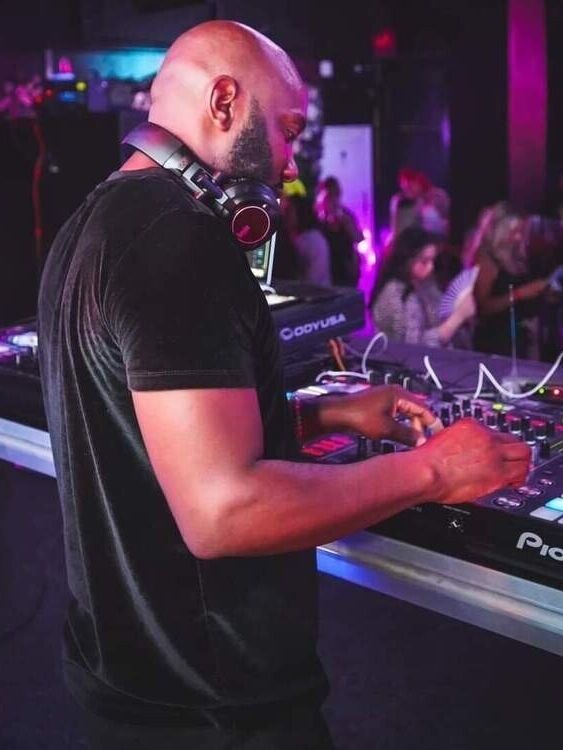 Wedding DJ &amp; Photo Booth Hire Bristol | DJ Tony V