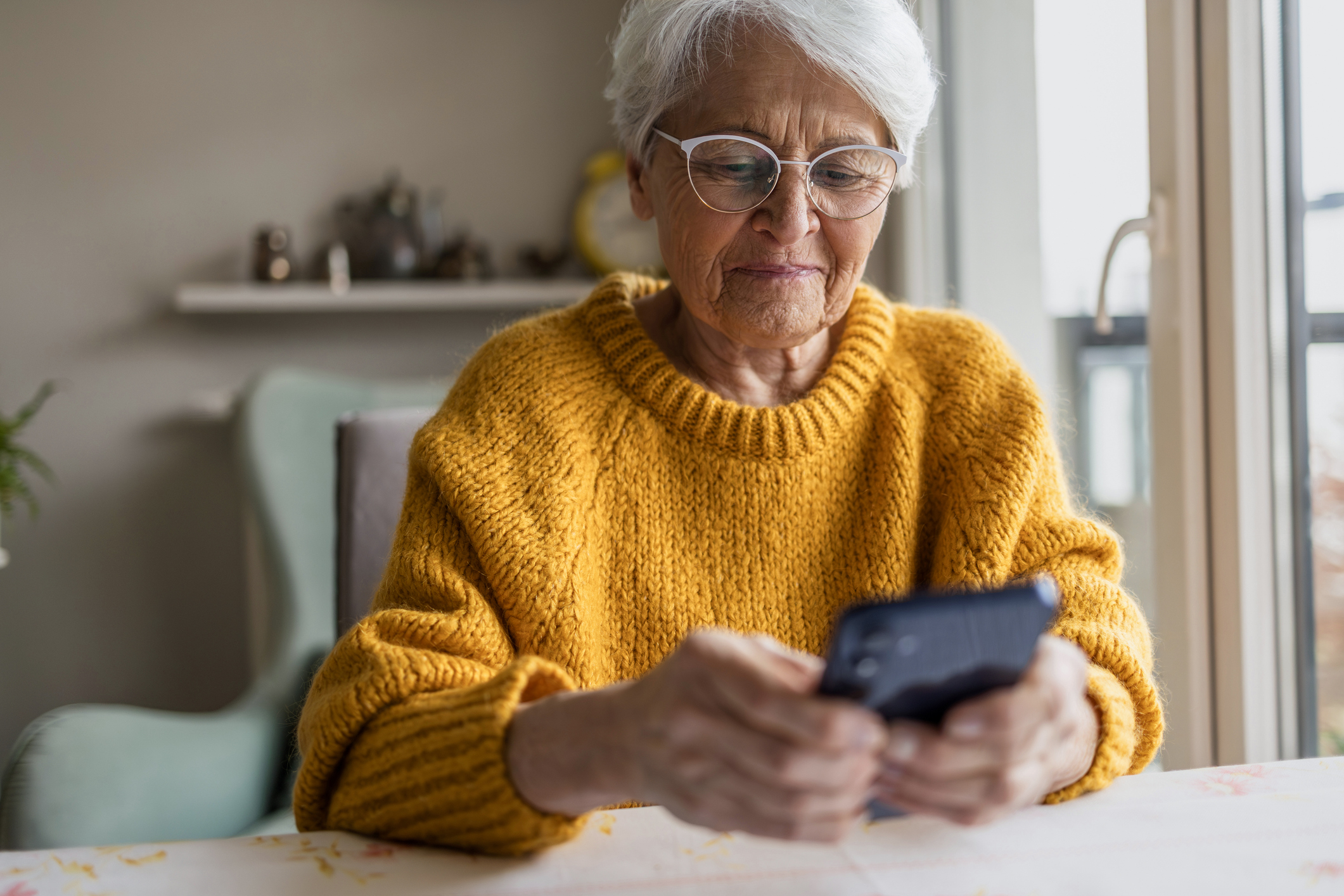 Comparing senior health insurance renewal options