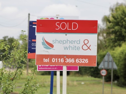  Nearly 3 in 10 UK house sales fall through 