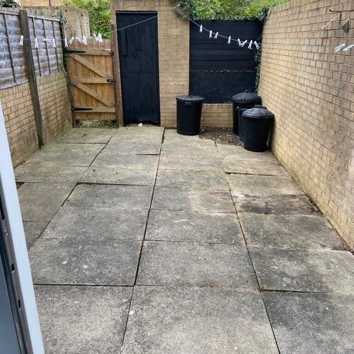 CONNIBURROW - ROOM RENTAL