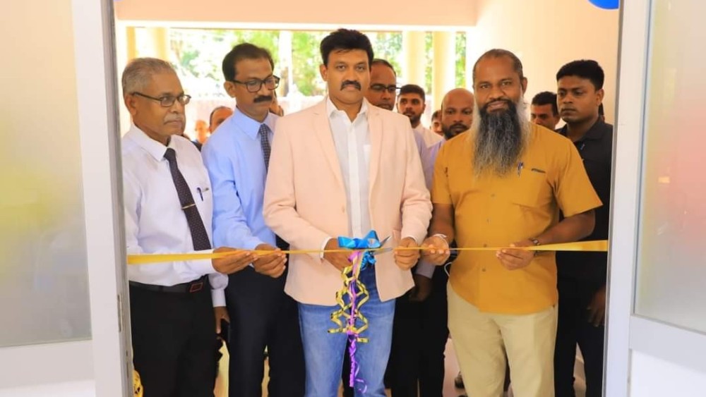 சுகாதார நிலையங்களைத் திறந்து வைத்த செந்தில் தொண்டமான்