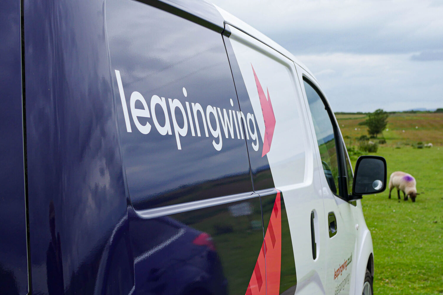 Leaping Wing - 2x Nissan enV200