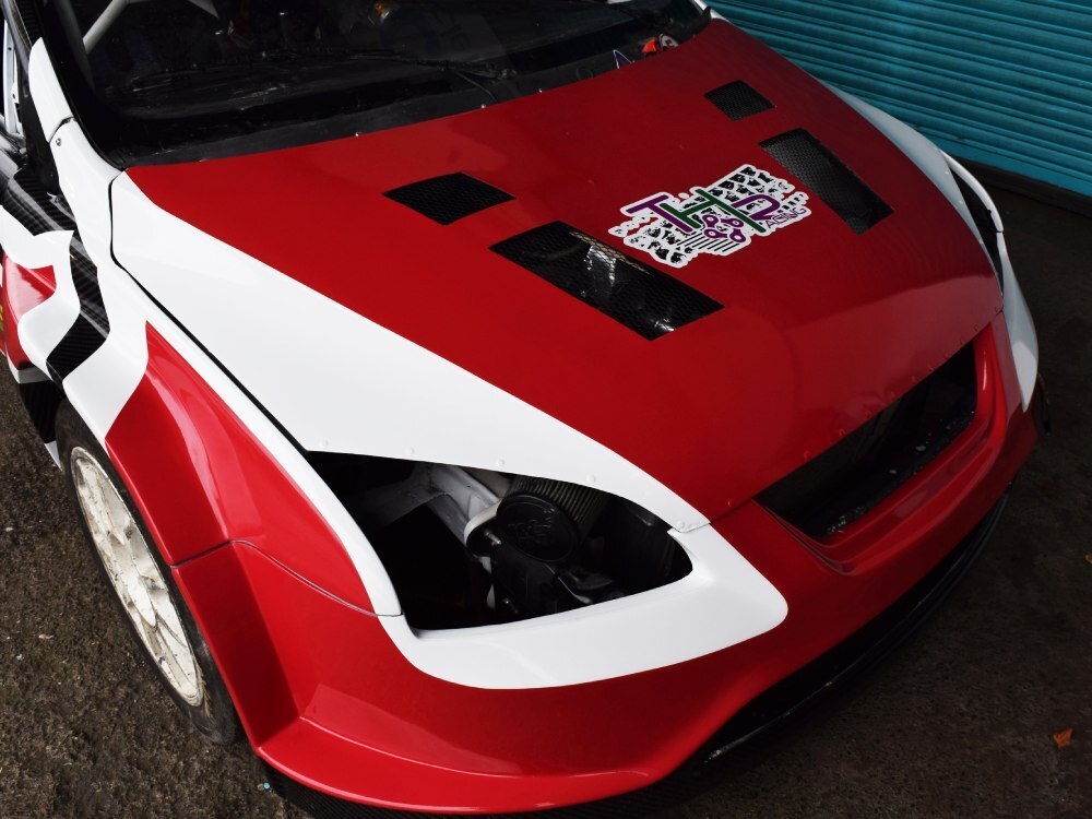 Race car livery and graphics on front end of Ford Focus RS WRC