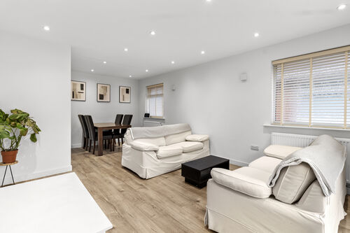 Glen Close, Polegate