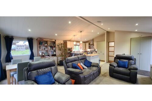 10 Roseland Lodge Park, Canada Hill, Rothesay, Isle of Bute, PA20 9EH