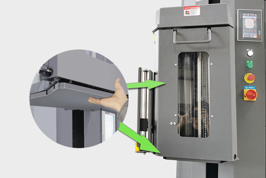 Carriage safety mechanism not made, preventing film carriage movement