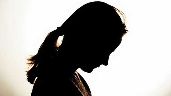 மாணவிகள் விடுதியில் துன்புறுத்தல்கள்