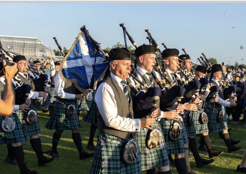 Stuart Liddell MBE, OSS, and Inveraray and District Pipe band win the Worlds.