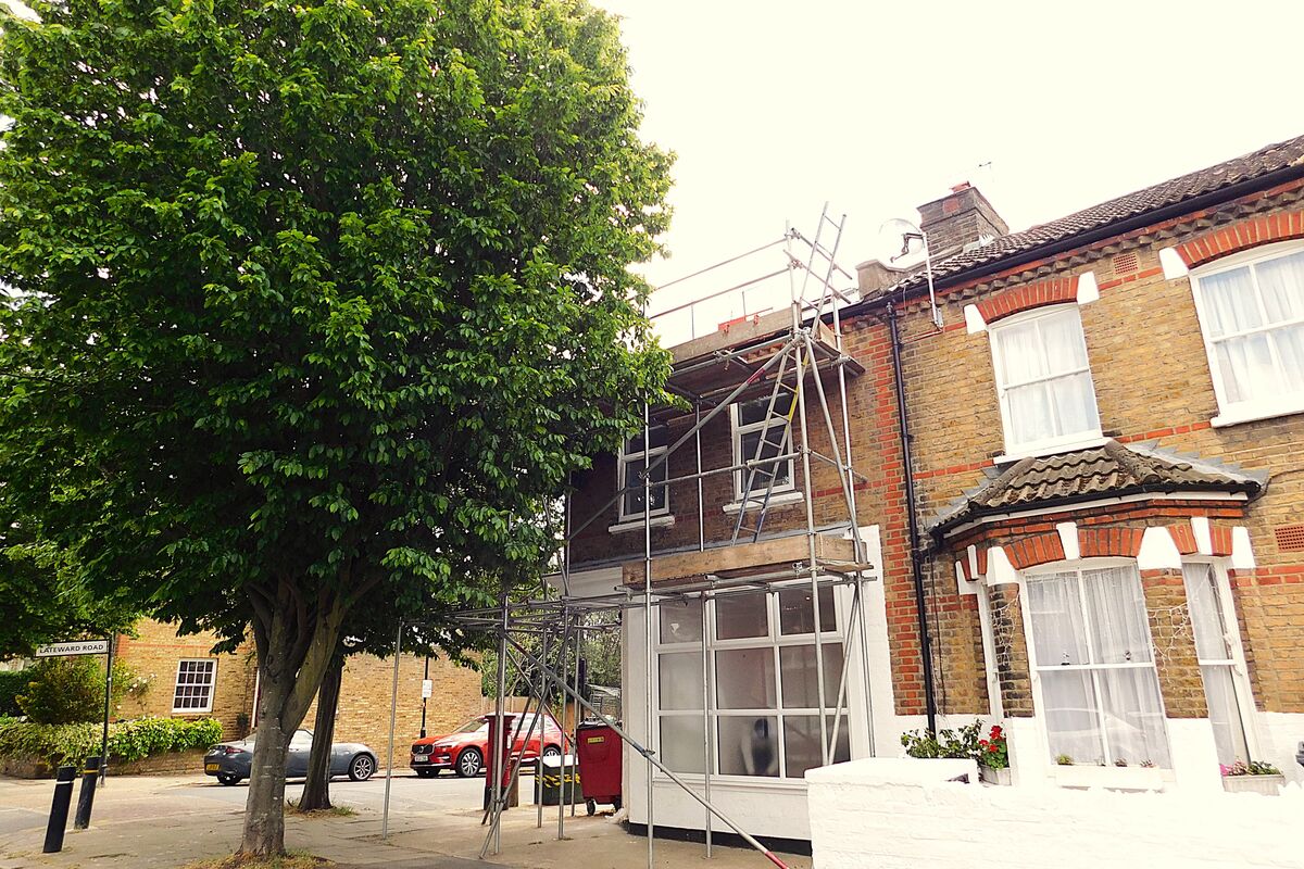 Brook Road South, Brentford