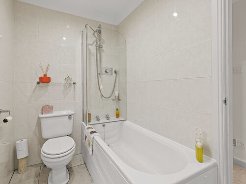 Sneddon Place, Airth, FK2 8GH