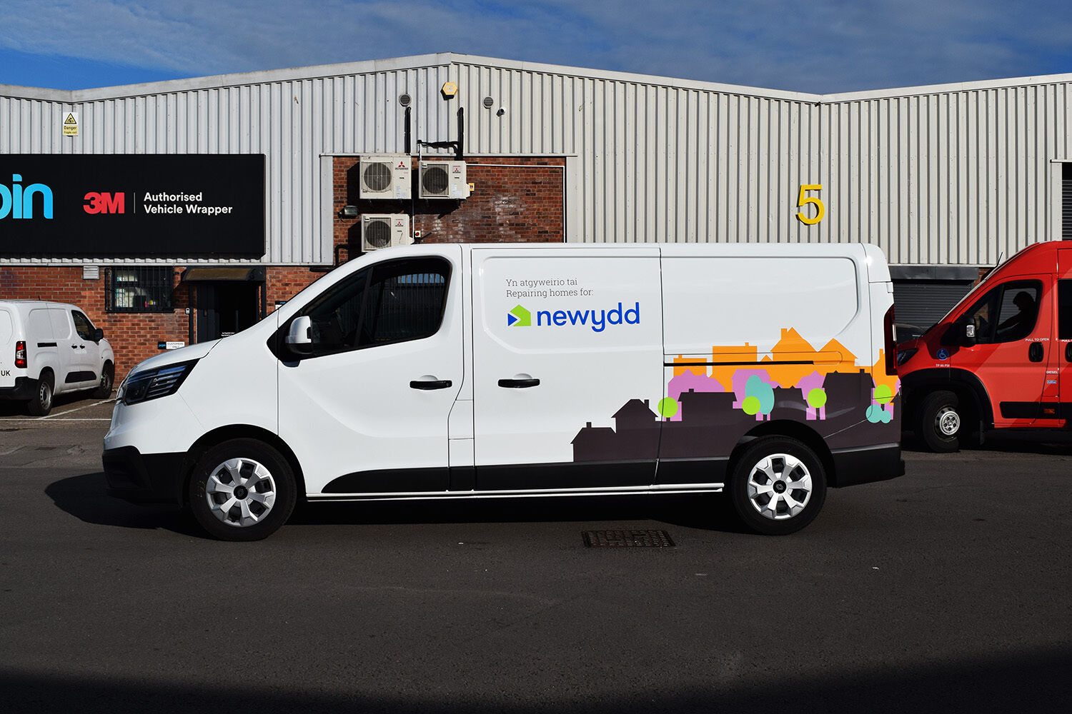 Newydd - 12x Renault Trafic