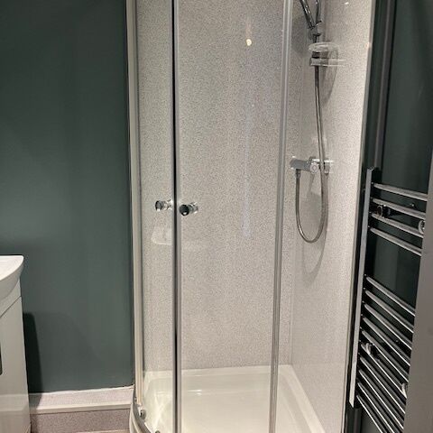 Cricklade Road  Ensuite Room To Let