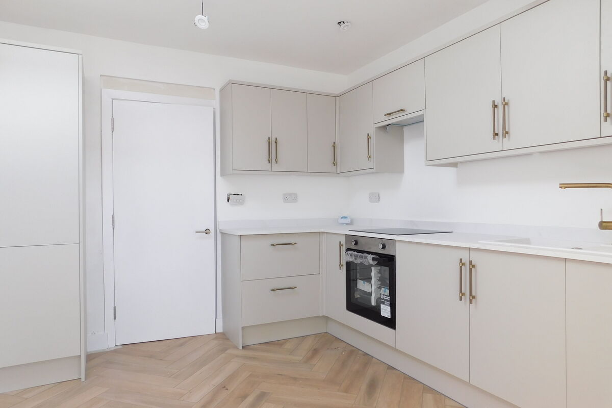 The Avenue, Lower Sunbury