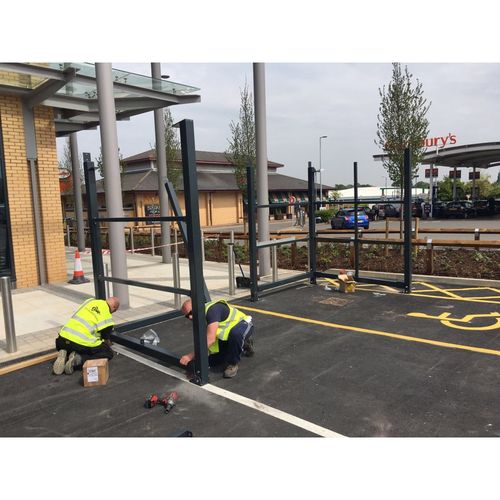 Securing of courtesy canopies for the general public