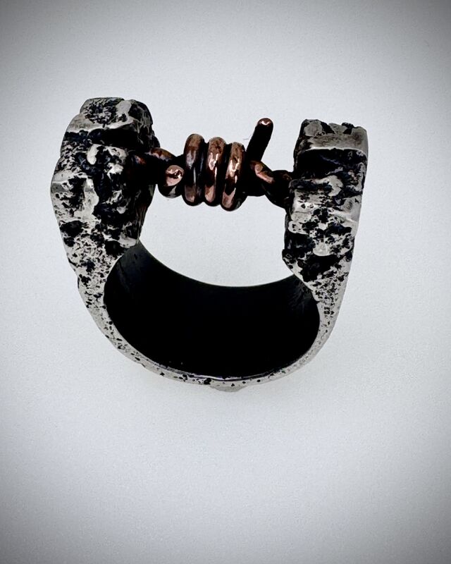 4mm Urban Decay ‘Barbed’ ring