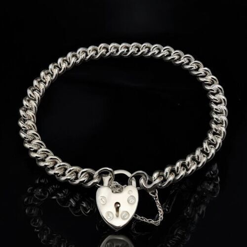 Curb bracelet with heart padlock