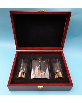 Wooden Gift boxed 7oz Shooting Scene flask & Gold plated shot glasses
