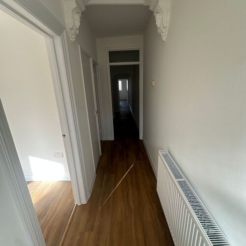 2 Bedroom Flat To Let with Parking