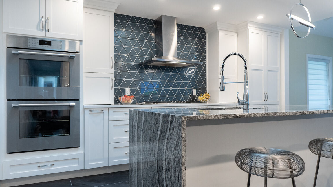 Kitchen Fitting with Up Close Construction