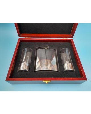 Wooden Gift boxed 7oz Polished flask & Silver anodized shot glasses