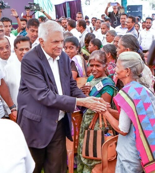 நாட்டைக் கட்டியெழுப்புகையில் தடைகளை விடத் தயாரில்லை