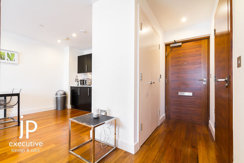 HAYES APARTMENTS CARDIFF CITY CENTRE FURNISHED ONE BEDROOM APARTMENT