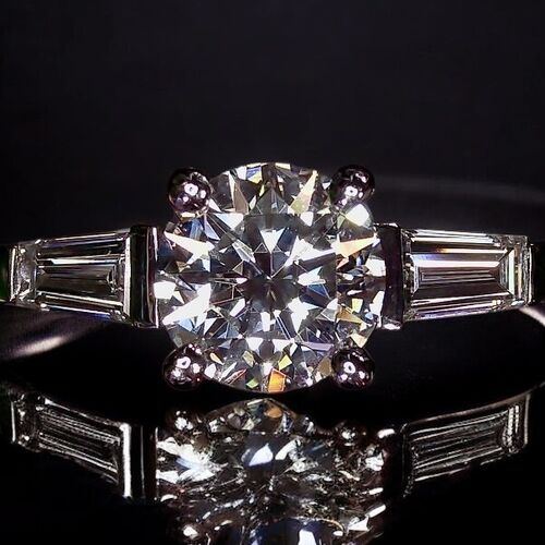 Diamond trilogy ring in Platinum