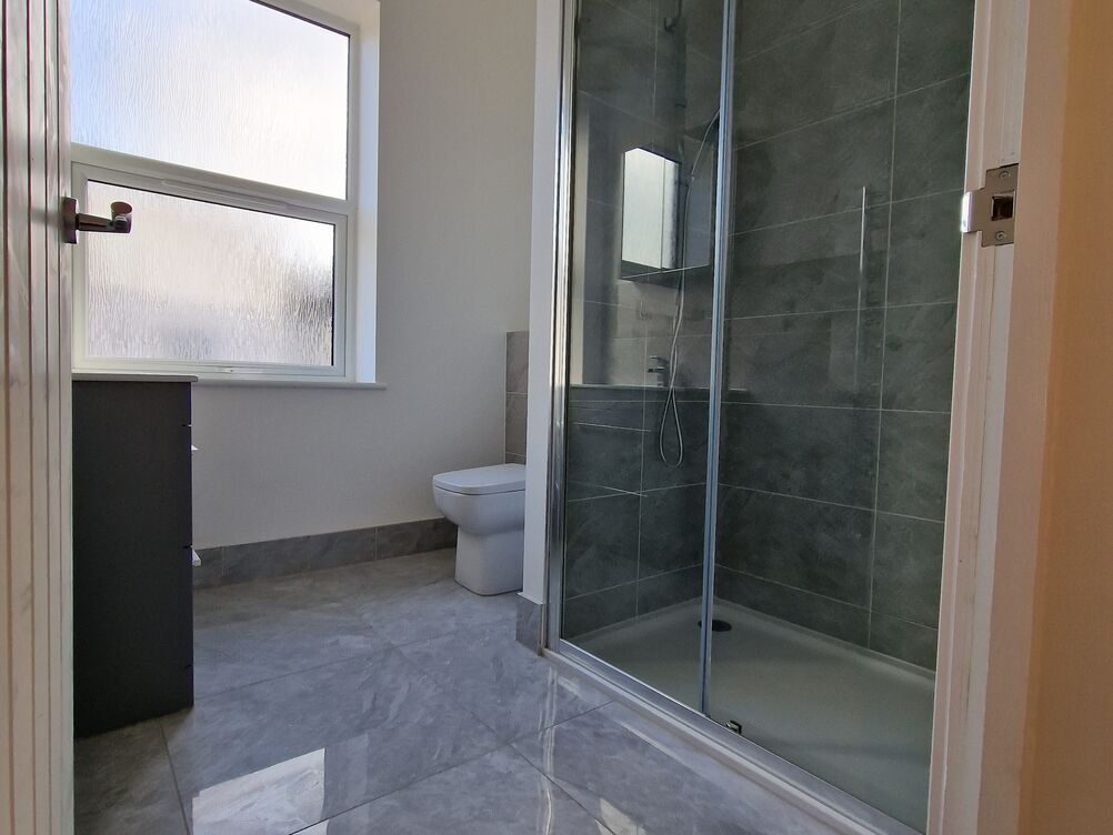 Office conversion to 5x1 bedroom flats 