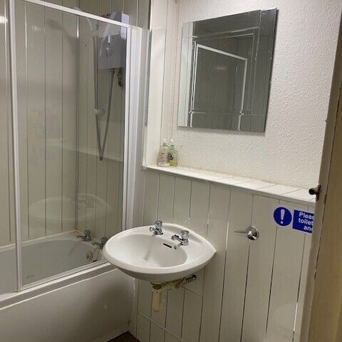 CONNIBURROW - ROOM RENTAL