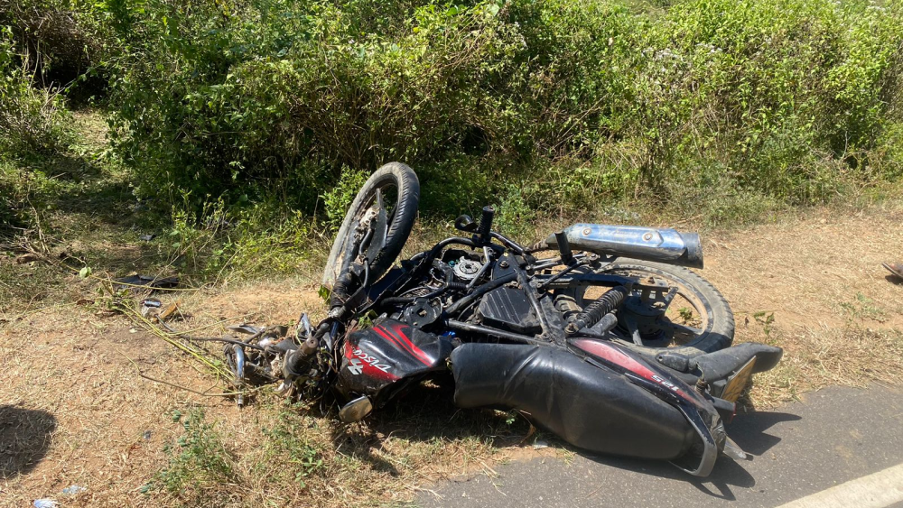 கரடியனாறில் கோர விபத்து இளம் குடும்பஸ்தர் மரணம்