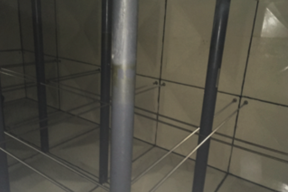 Replacement of hollow roof support struts