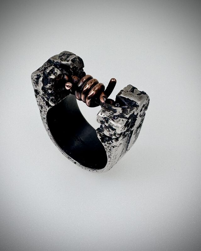 4mm Urban Decay ‘Barbed’ ring