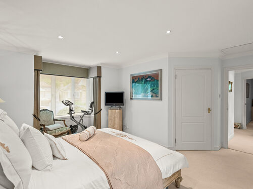 Sneddon Place, Airth, FK2 8GH