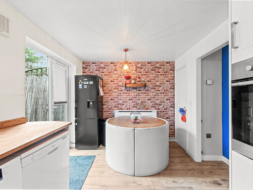 Auld Kirk Road, Tullibody, FK10 2TG