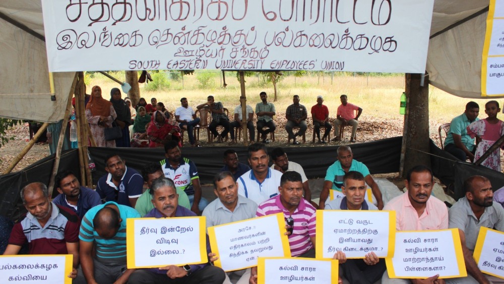 ஊழியர்களின் சத்யாகிரக போராட்டமும் மறுபுறம் நியாயம் கோரி பேரணியும்